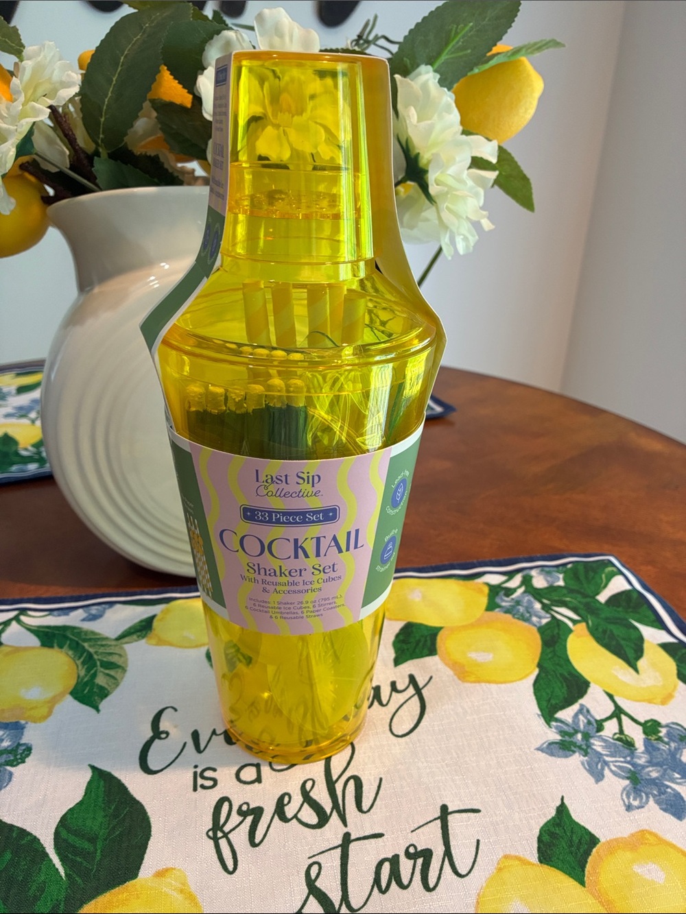NWT Cocktail Shaker Set Lemons-Yellow